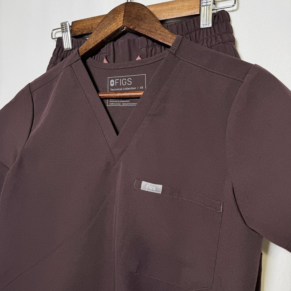 FIGS Technical Collection Catarina Scrub Set XS Mahogany Brown V-Neck Cargo